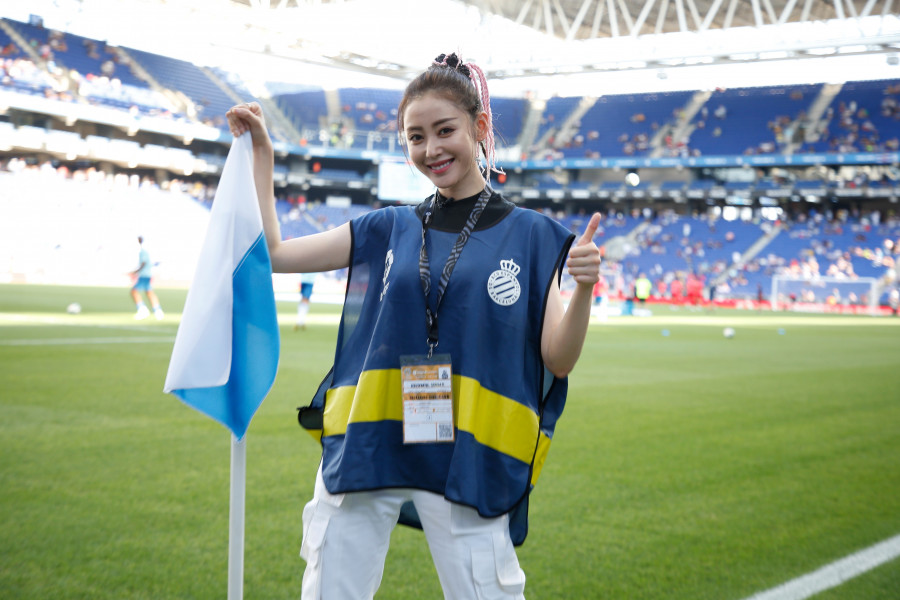 张天爱穿西装有多帅,张天爱穿制服视频