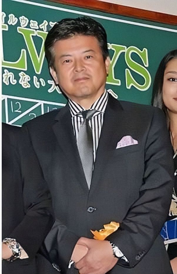 三浦友和年轻西装穿搭,60岁三浦友和西装近照