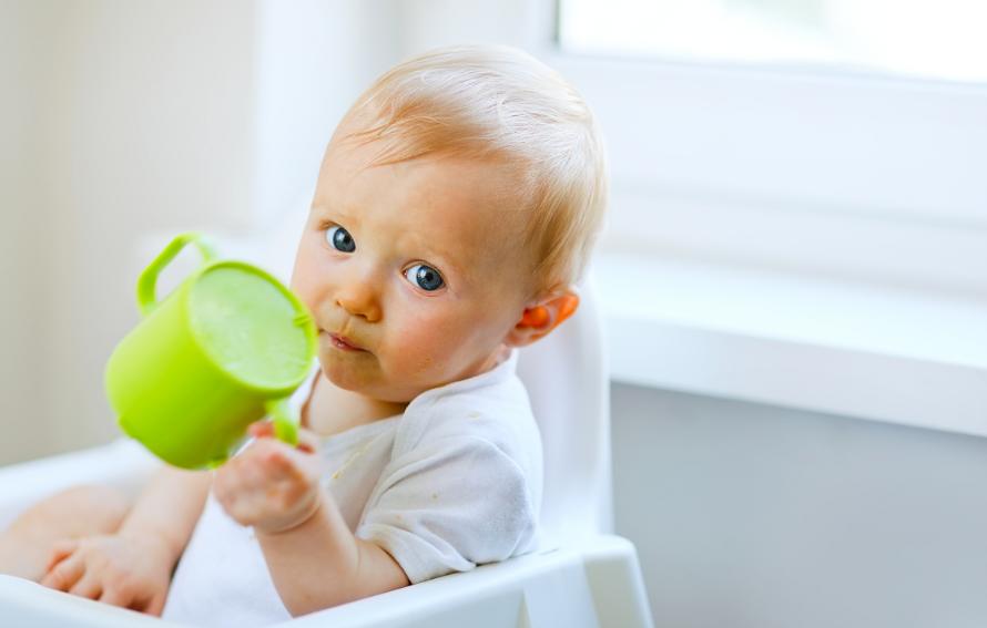 奶瓶和学饮杯怎么选择,宝宝水杯6个月学饮杯推荐测评