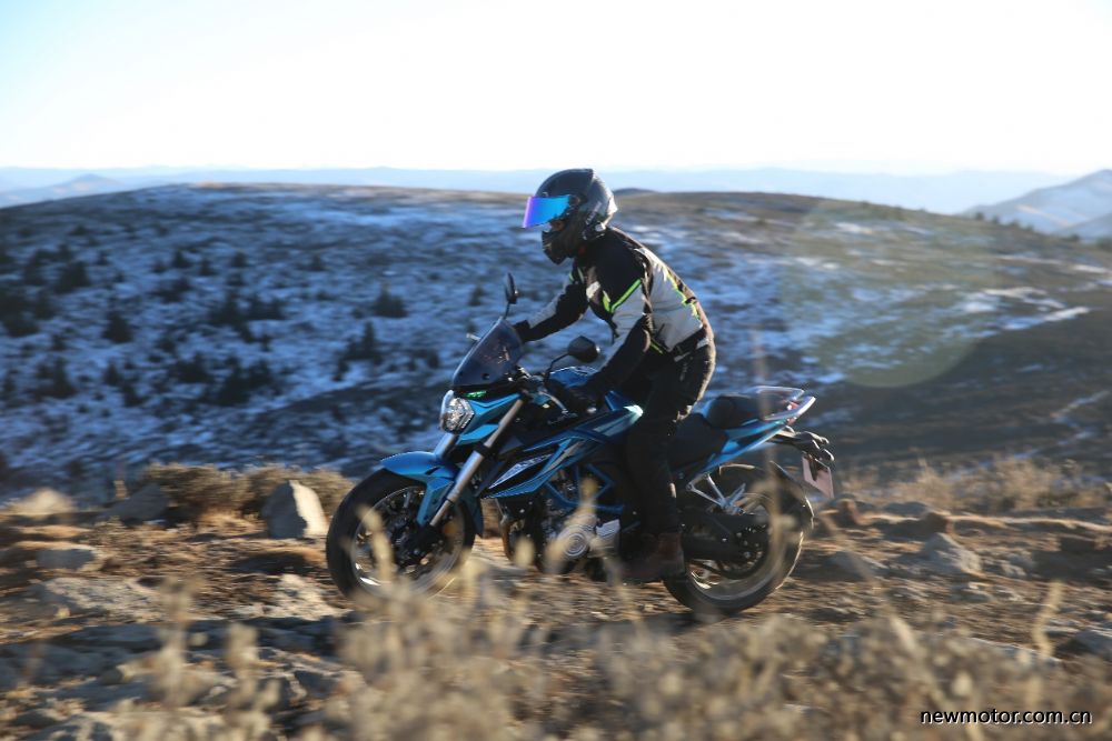 力帆kp350是双缸车吗,力帆kp350巡航版多少排量