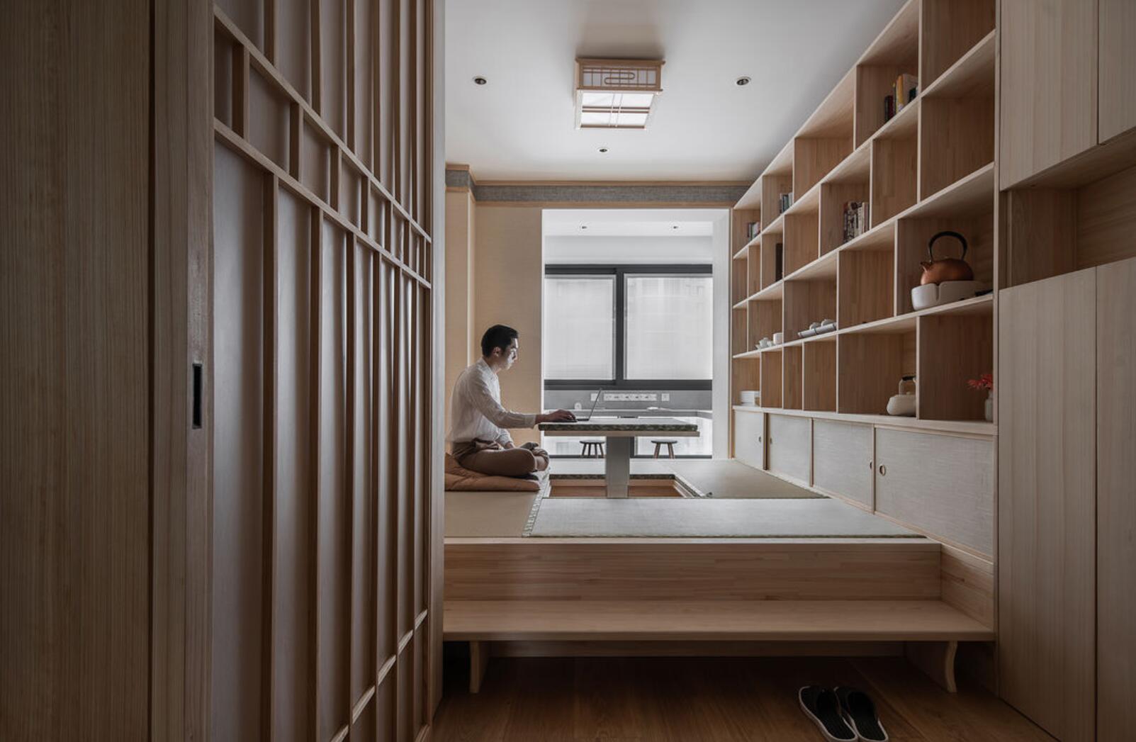 主卧过道型衣帽间设计,过道2.5米设计个衣帽间