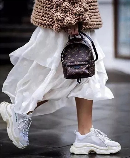 要舒适时髦也要元气满满,要给女友买一双舒服好看的鞋