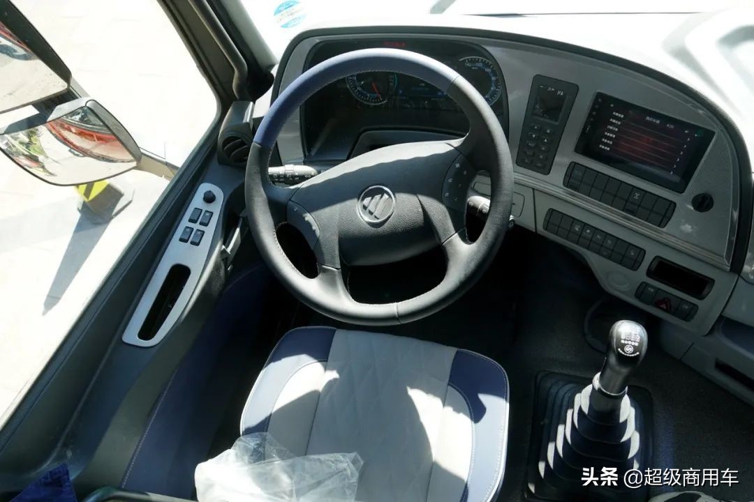 前桥打孔福康国*4六**40马力欧曼EST8x4高栏载货车