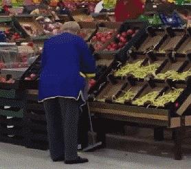 搞笑gif图妹子你这智商真是堪忧啊,搞笑gif妹子你这发型挺别致啊