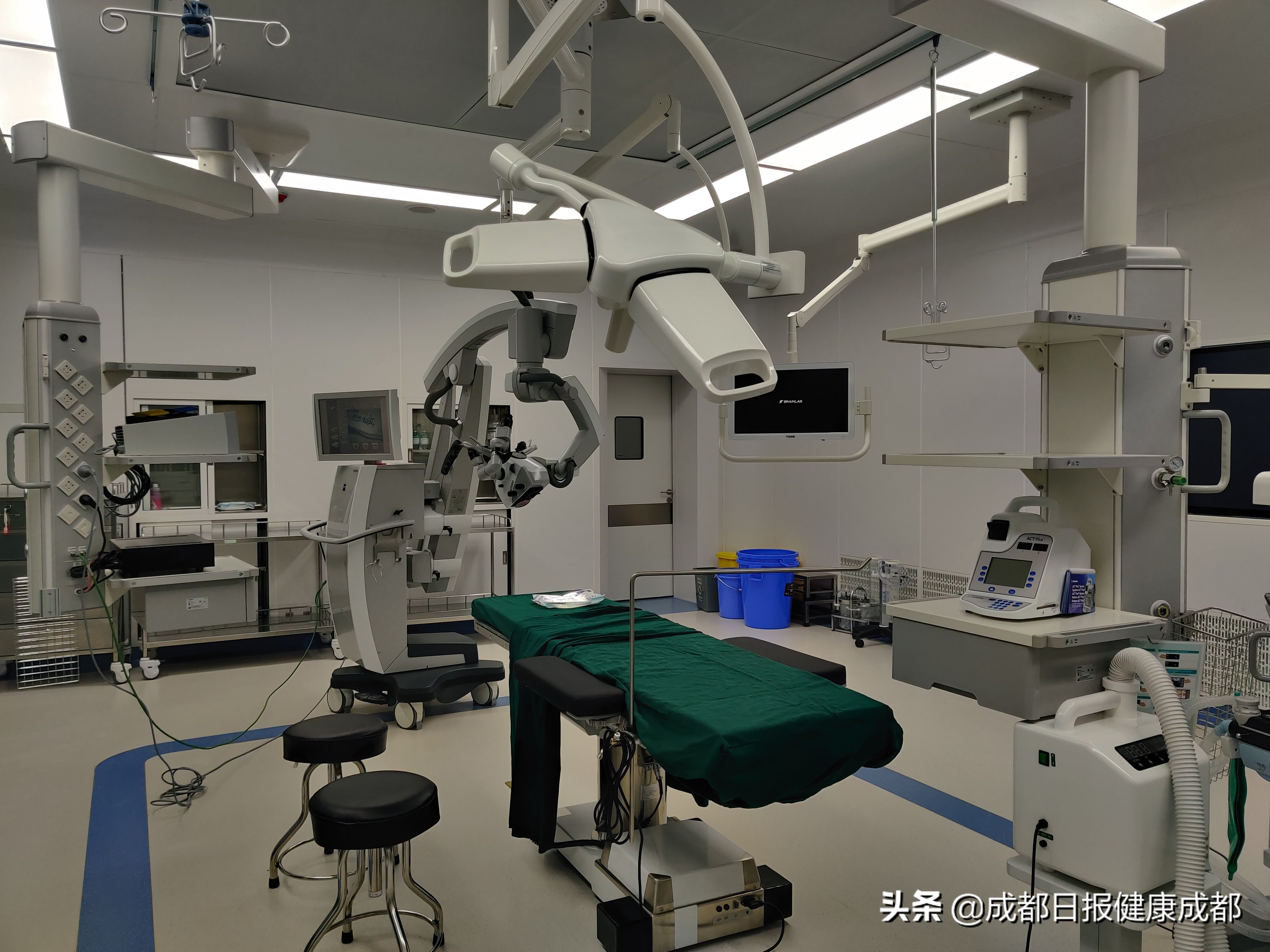 成都市二医院龙潭院区今天试运行，强烈科技感给人带来满满的安全感