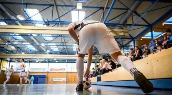 三五好友一起运动一起流汗,五人制足球比赛时间规则表最新版