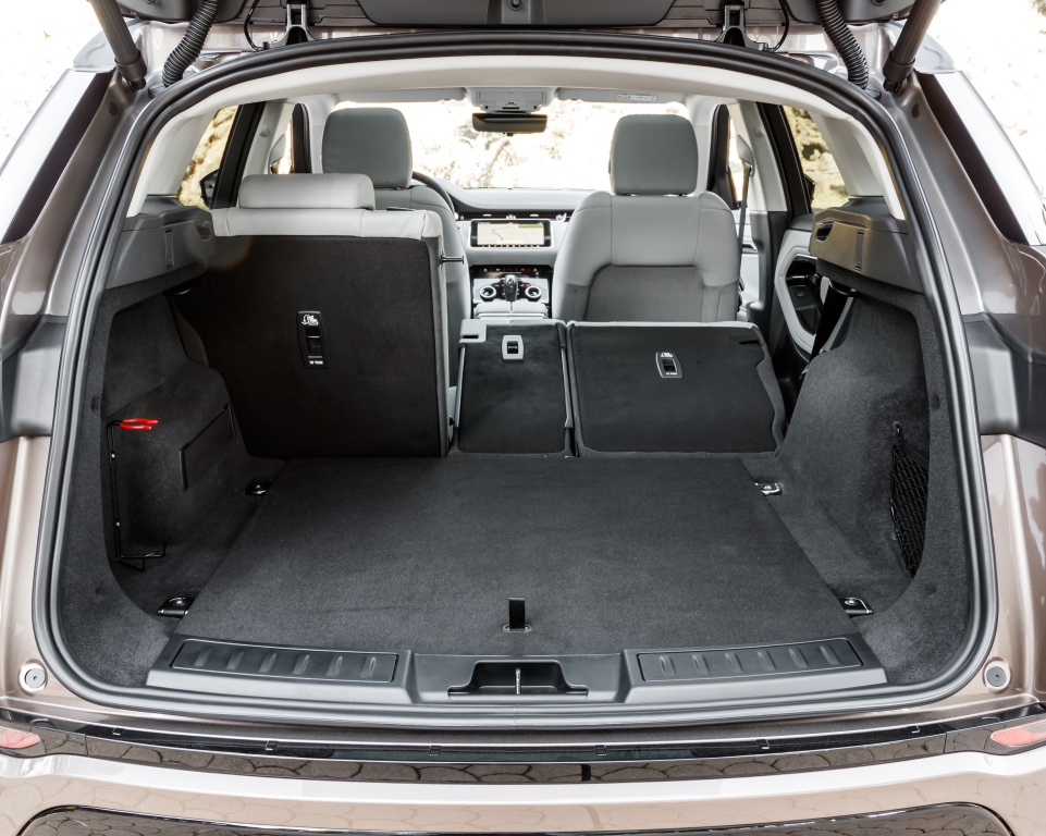 曾经加到80万疯抢,如今30万无人问津,路虎极光真的值得买吗?