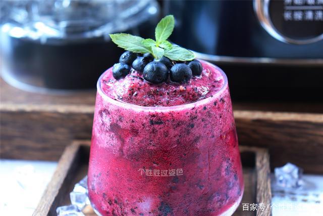 这些自制夏季饮品帮你清爽过夏天 (炎炎夏日教你如何自制清凉饮品)