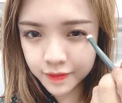 卸妆教程新手必学眼妆,基础眼妆新手必学双眼皮