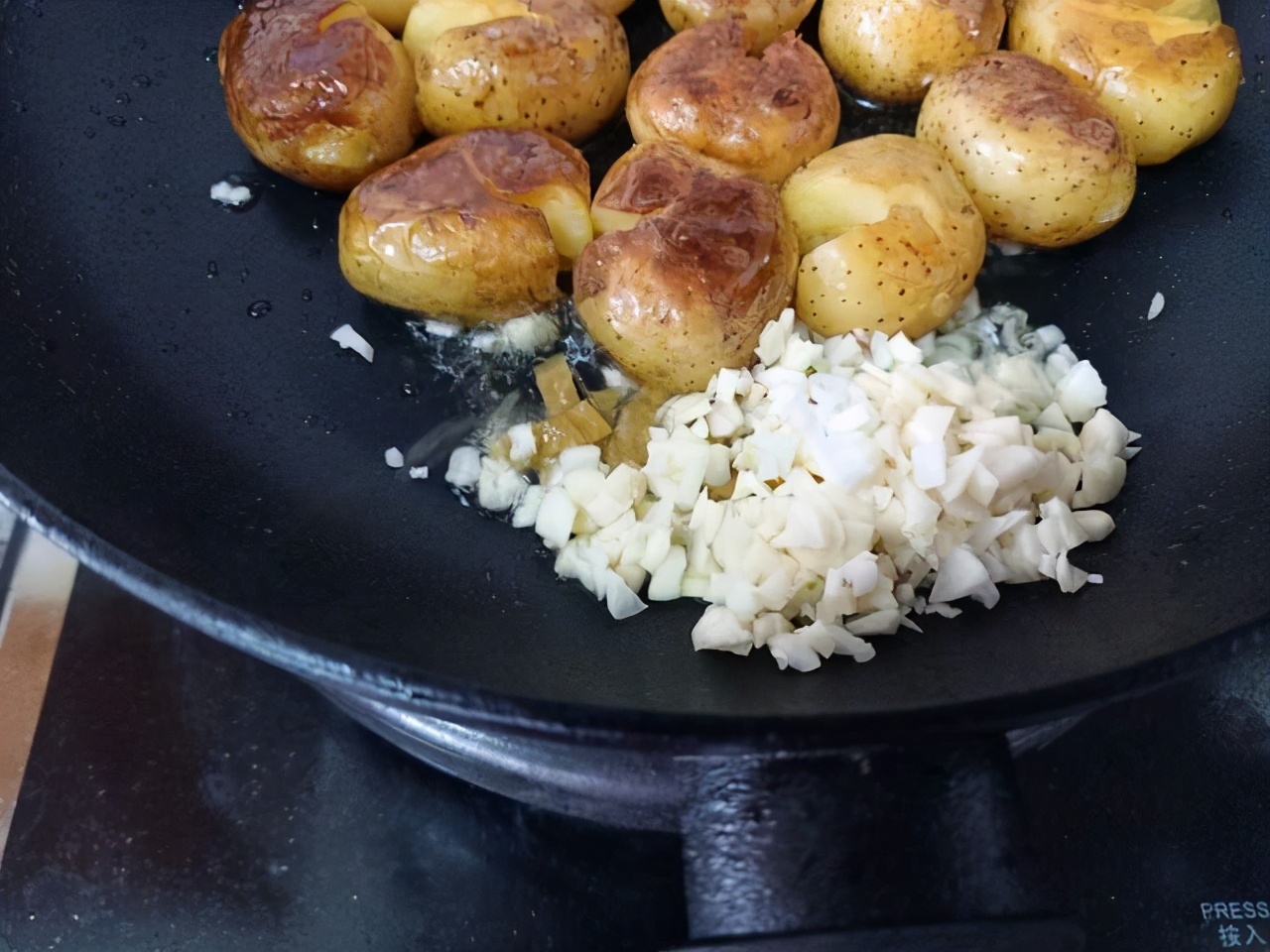 圆滚滚的小土豆抖音,超级小的土豆怎么吃