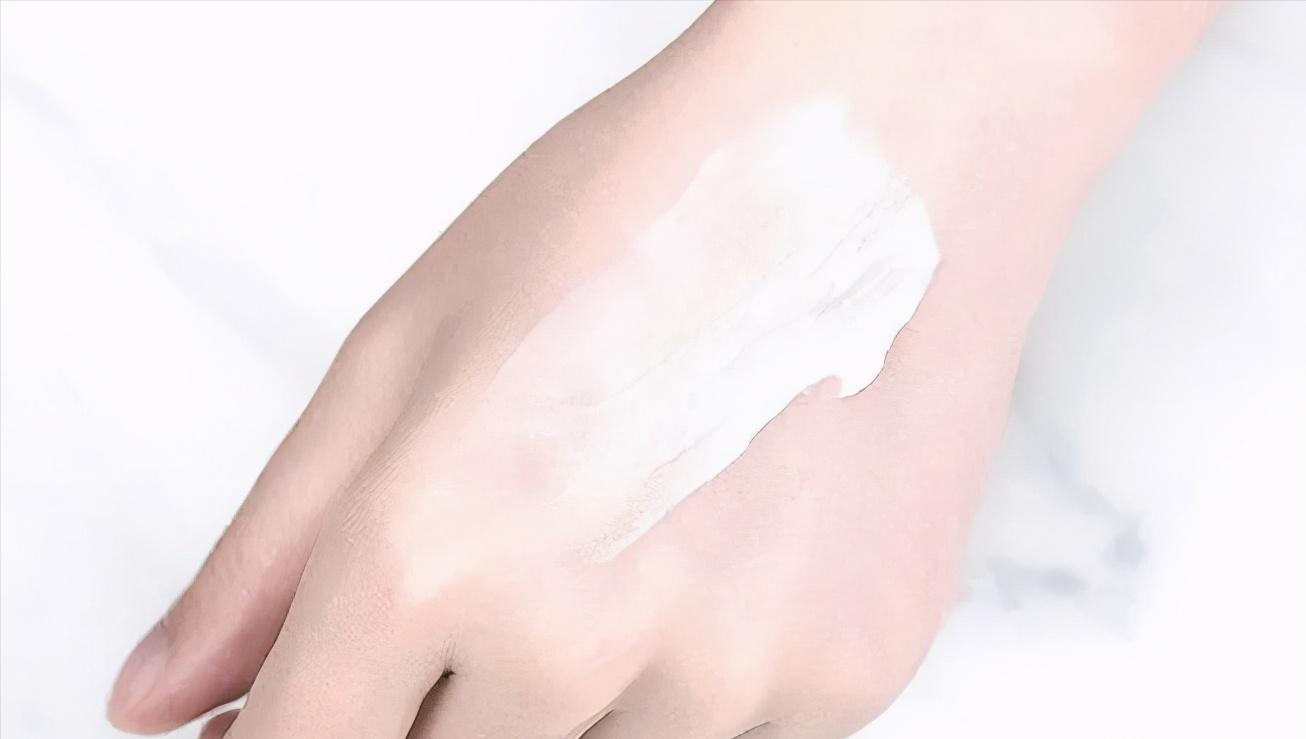 十款性价比高的男生素颜霜,十款平价好用的素颜霜自带亮片