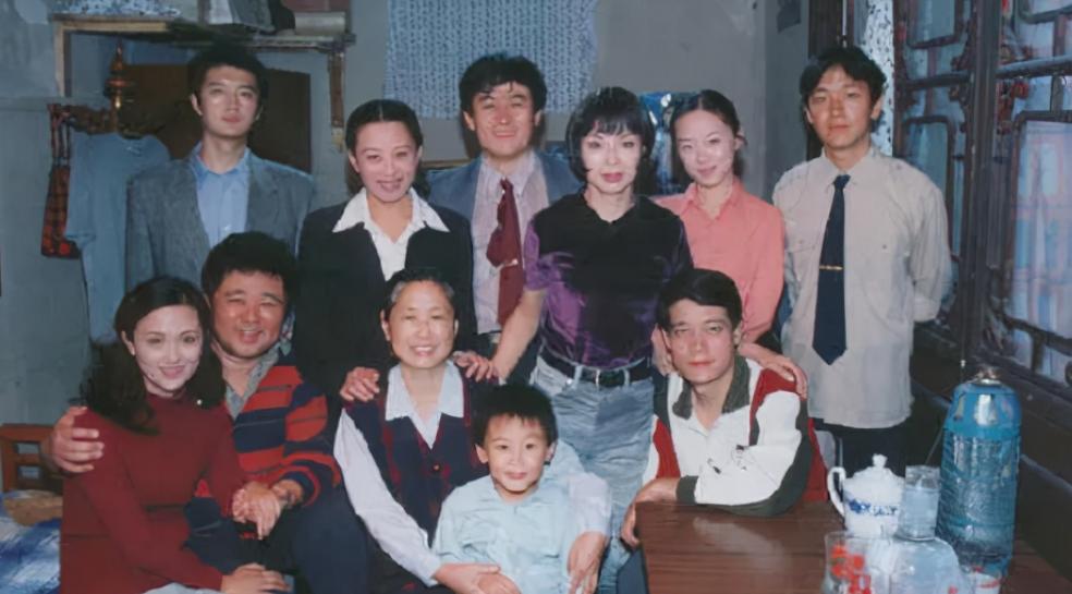 地下交通站演员现实生活,地下交通站演员列表大全