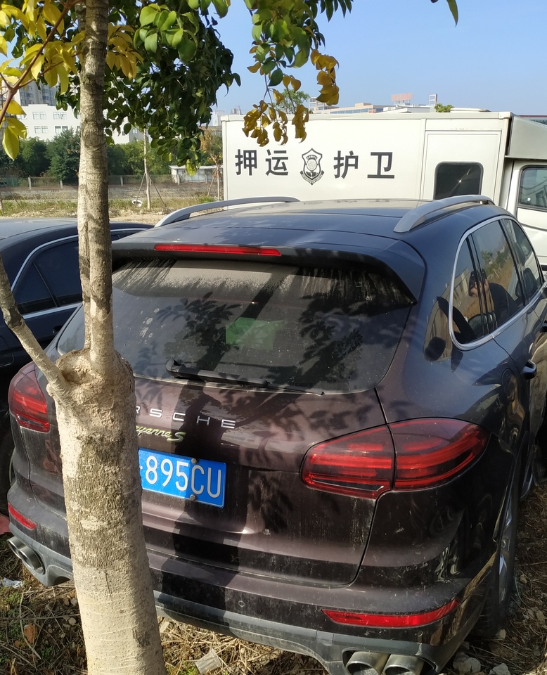 拍卖成功！福建省泉州市一辆车牌号为闽C895CU号保时捷卡宴越野车