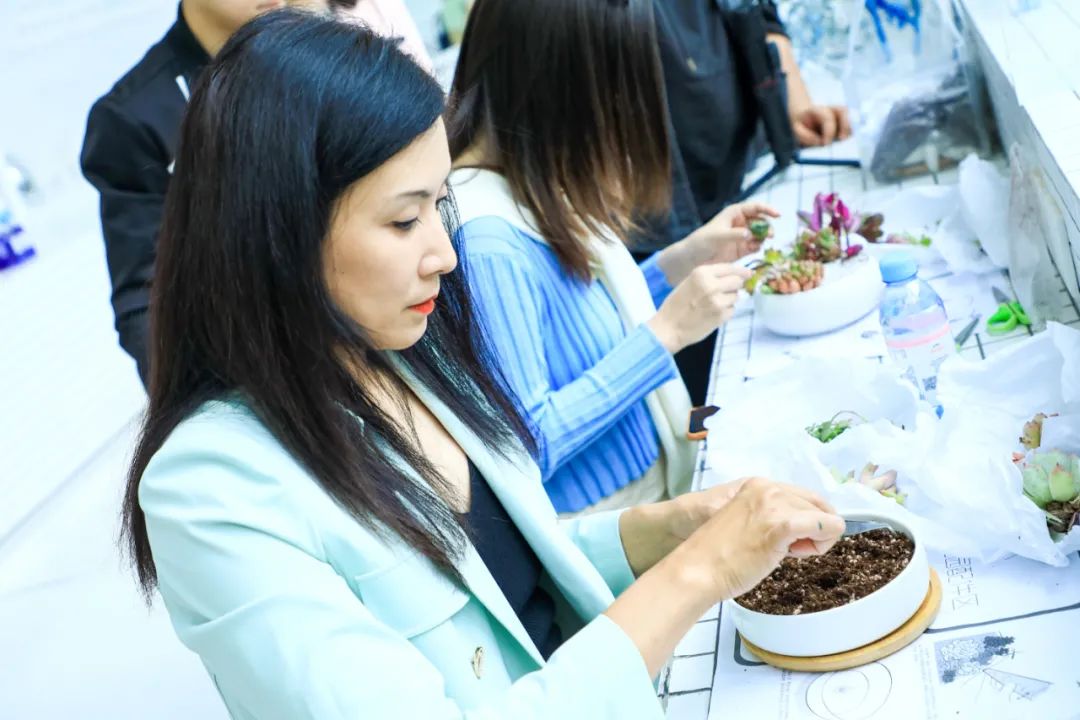 新时代女性不被定义作文,都市新时代女性啥意思