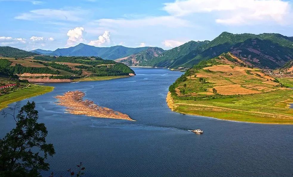 散文朗诵|鸭绿江，我在听你说