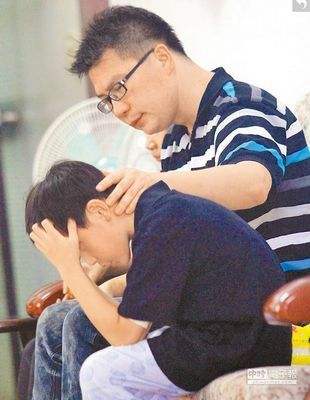 当孩子心情不好时开导的话,家长心情不好孩子该怎么做