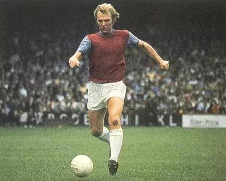 你觉得足球史上的最佳进球是哪个,你认为哪项田径纪录最难打破