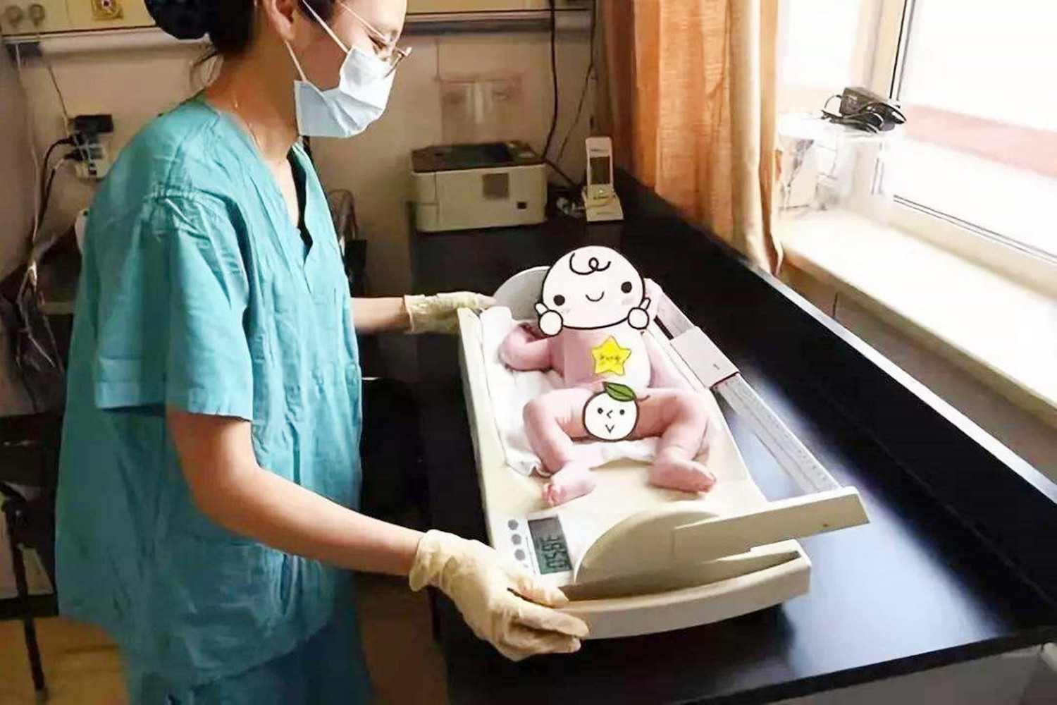 4个月宝宝多重正常,4个月大的婴儿有多重是正常