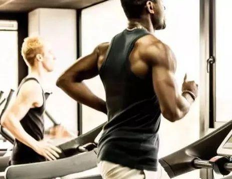 如何缓解健身后的肌肉酸痛,健身48小时后才肌肉酸痛