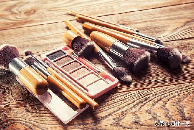 粉扑用久了会滋生细菌,湿粉扑滋生细菌