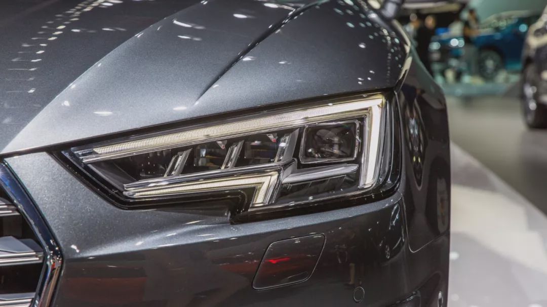 奥迪a4l45quattro臻选动感型,18款奥迪a4l45quattro试驾