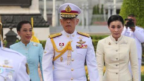 泰国国王真的都有中国名字吗,泰国国王姓郑还有中国名字吗