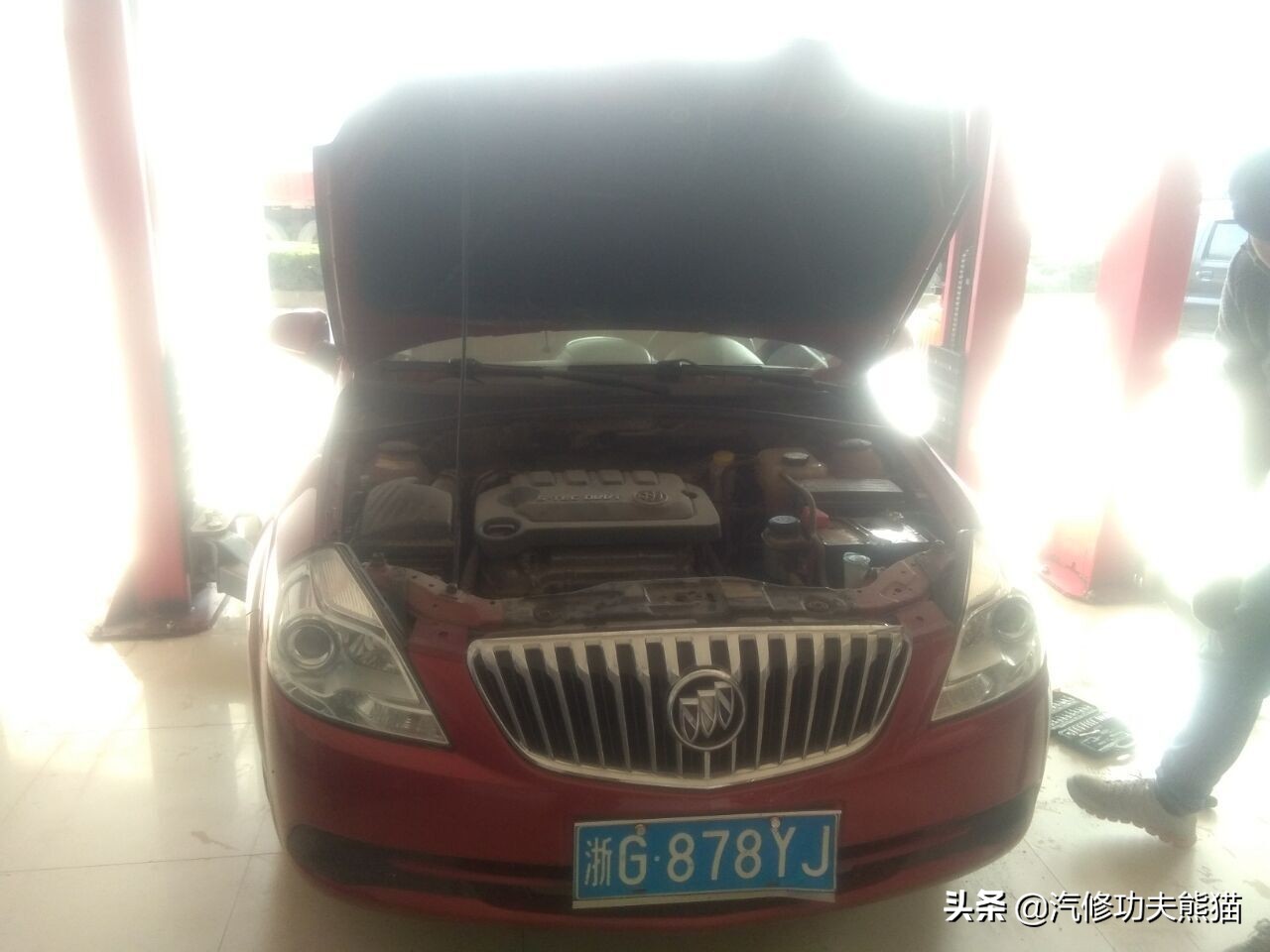 别克凯越换车灯灯泡,别克凯越换车灯