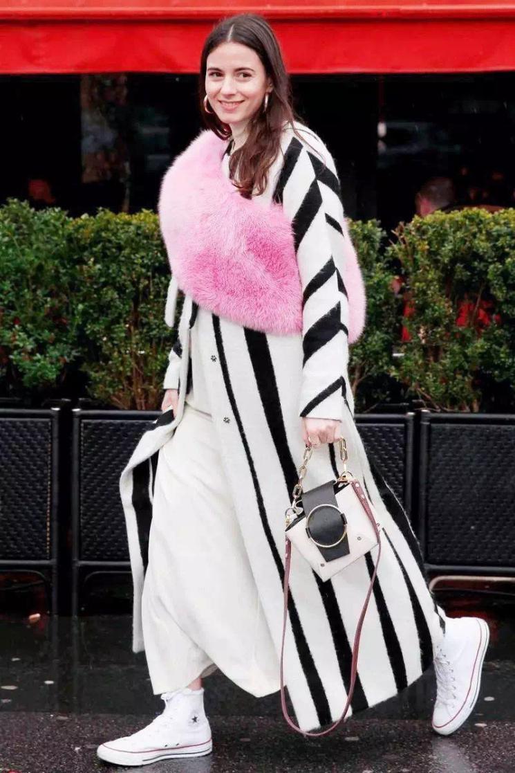 大衣围巾女冬季高级感系法,喜欢穿大衣的女孩子是什么风格