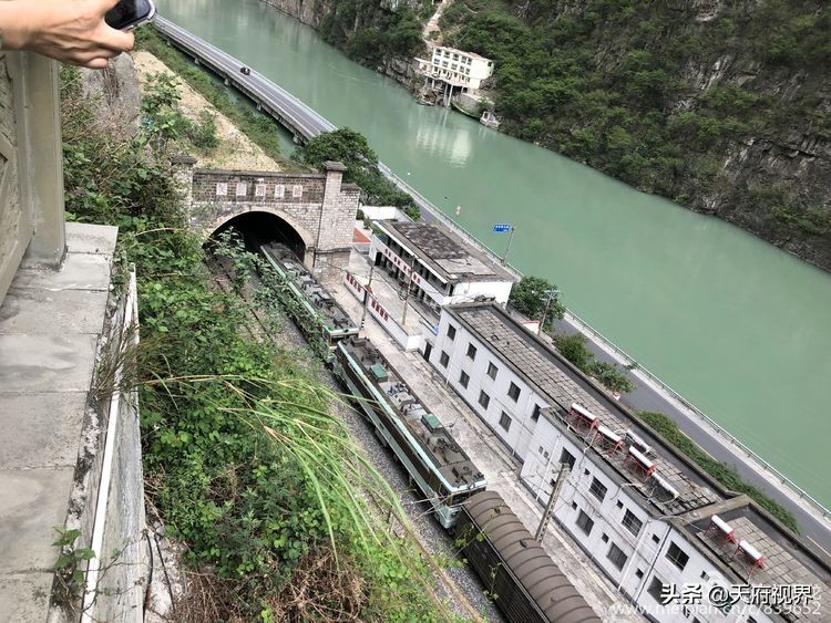 中国百慕大黑竹沟了解一下,穿越黑竹沟揭秘中国百慕大