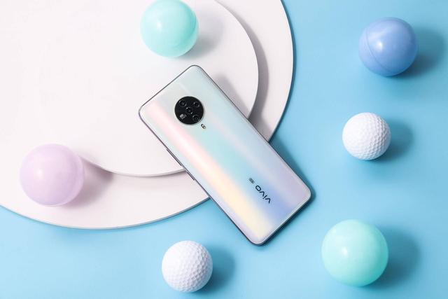 为什么手机自拍照片那么难看,自拍太丑用什么软件