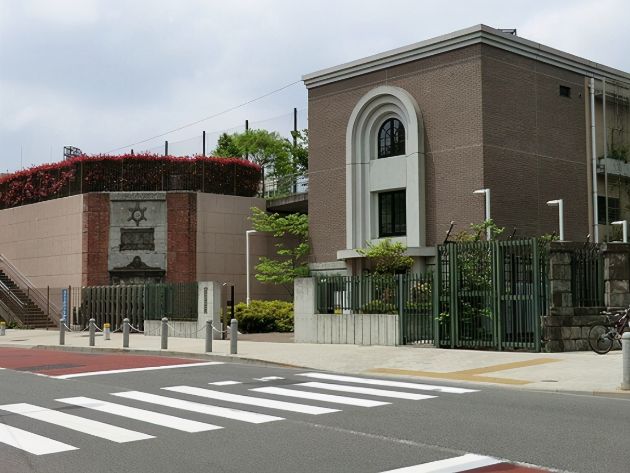 坐拥六本木都市核心，尽享时尚便利生活