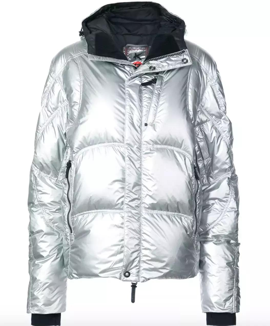 冬天羽绒服内搭怎么穿保暖又时尚,衣柜放久的羽绒服和外套