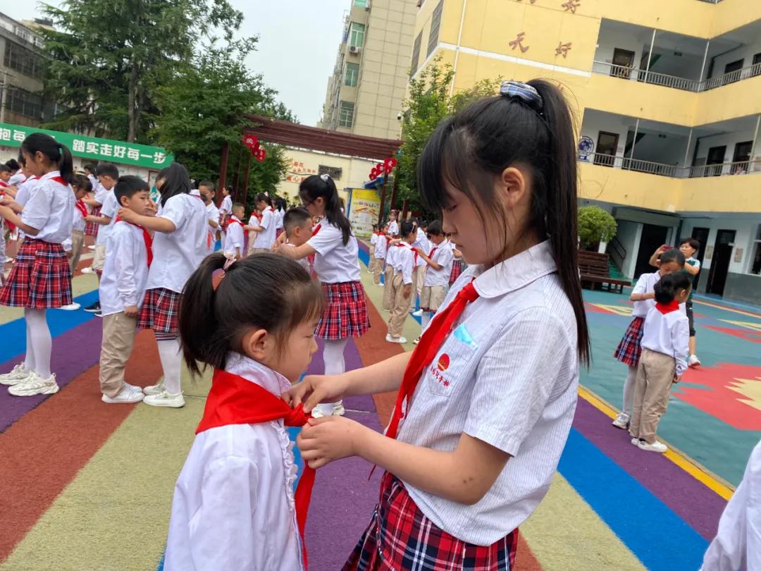 沐浴在党的阳光下幸福成长,沐浴在党的阳光下