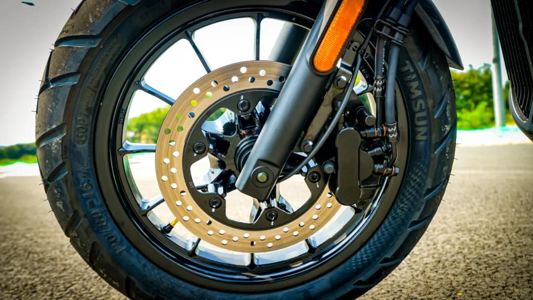 胖虎测评轻骑晓胜GV125S：唯一水冷V缸6气门21980元