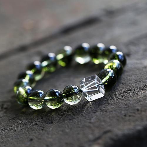 别看水晶价格便宜，造假还真不少，这8种水晶尽量别买，会上当