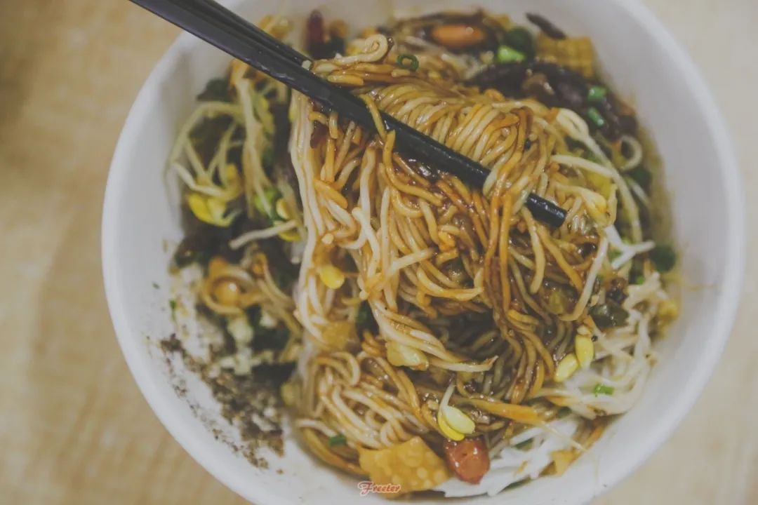 这碗粉说不上哪里好，但就是谁也替代不了...