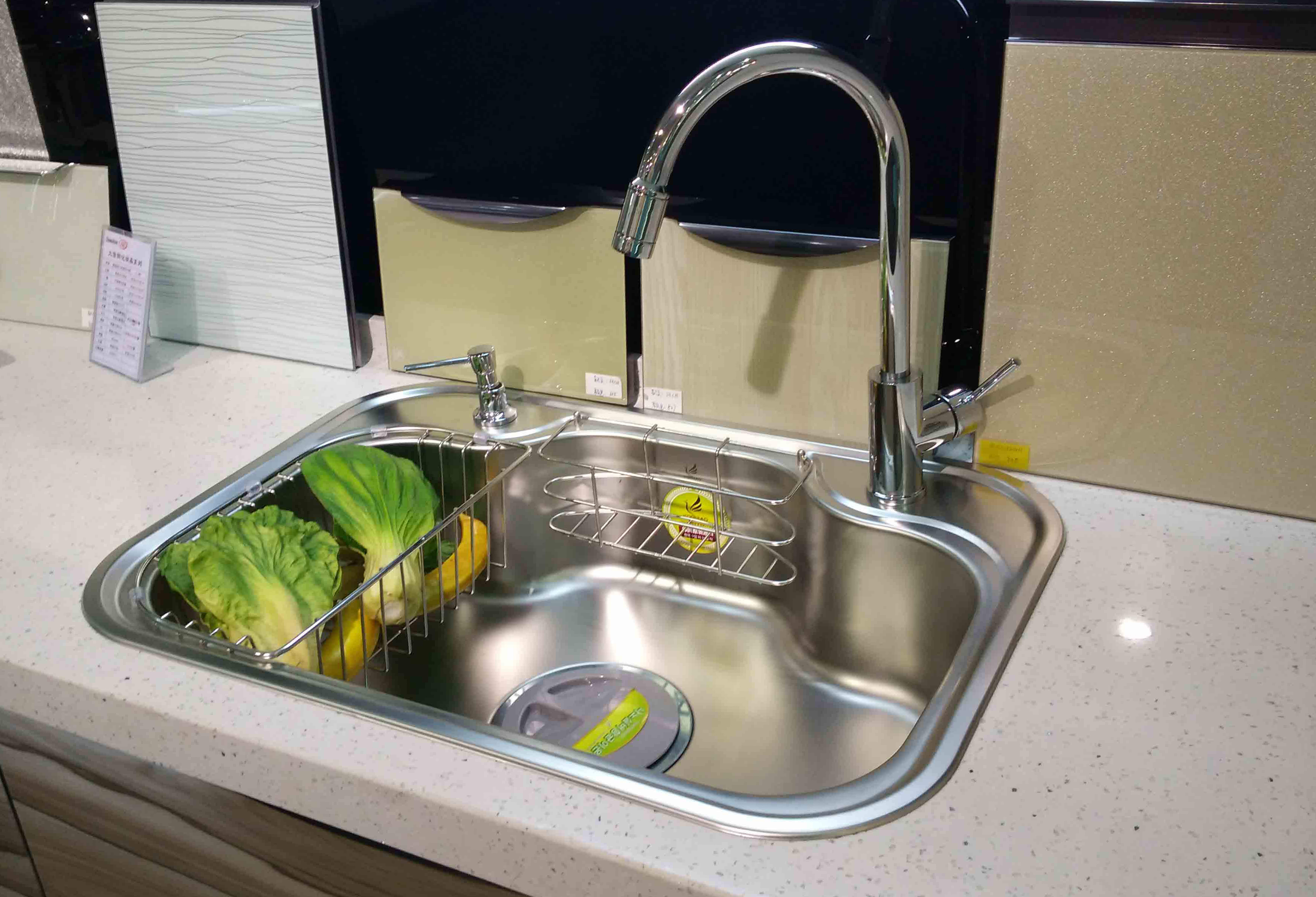 厨房水槽怎么选更容易清洁,厨房水槽怎么选比较好