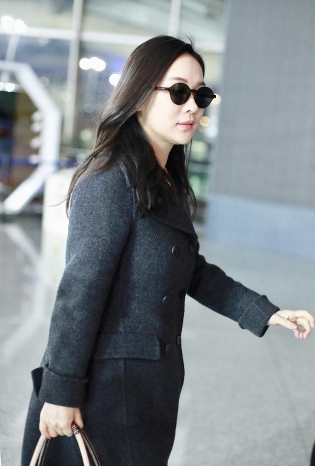 霍思燕大衣,霍思燕一袭白裙美出天际惊艳