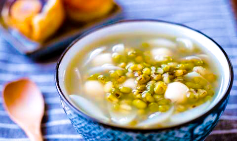 煮出颜色碧绿的绿豆汤的正确方法,怎么煮出来的绿豆汤不会变颜色