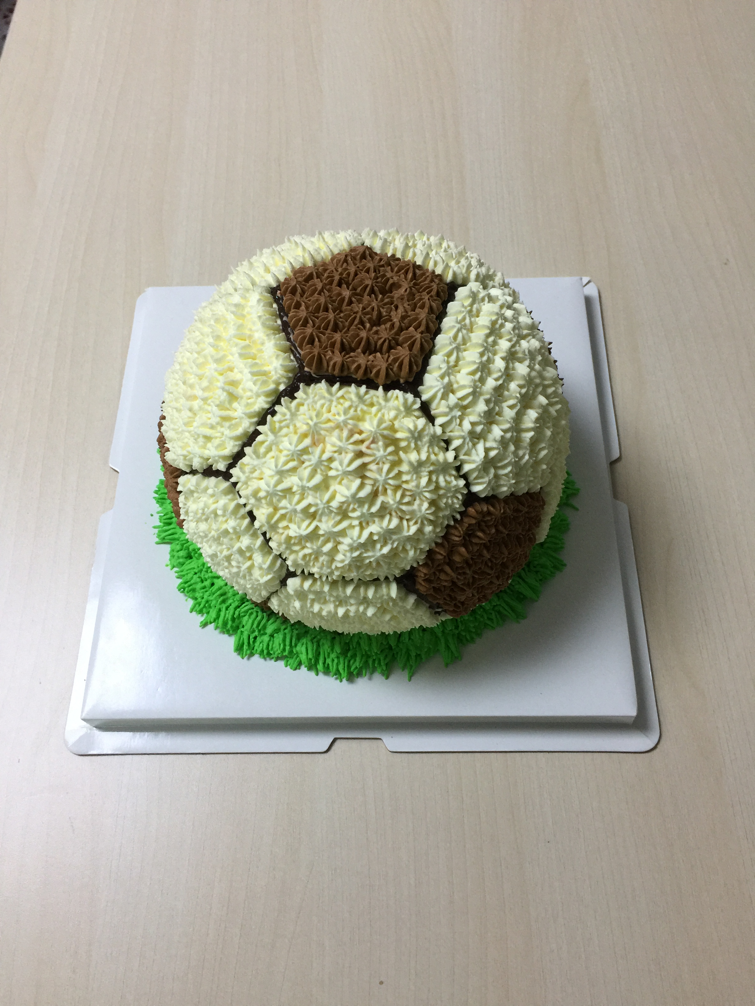 c罗梅西谁的球衣值钱,马拉多纳认为c罗和梅西谁最强