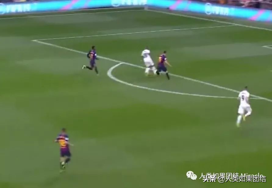 皇马，饼来了，我不要！巴萨，饼来了，真香！