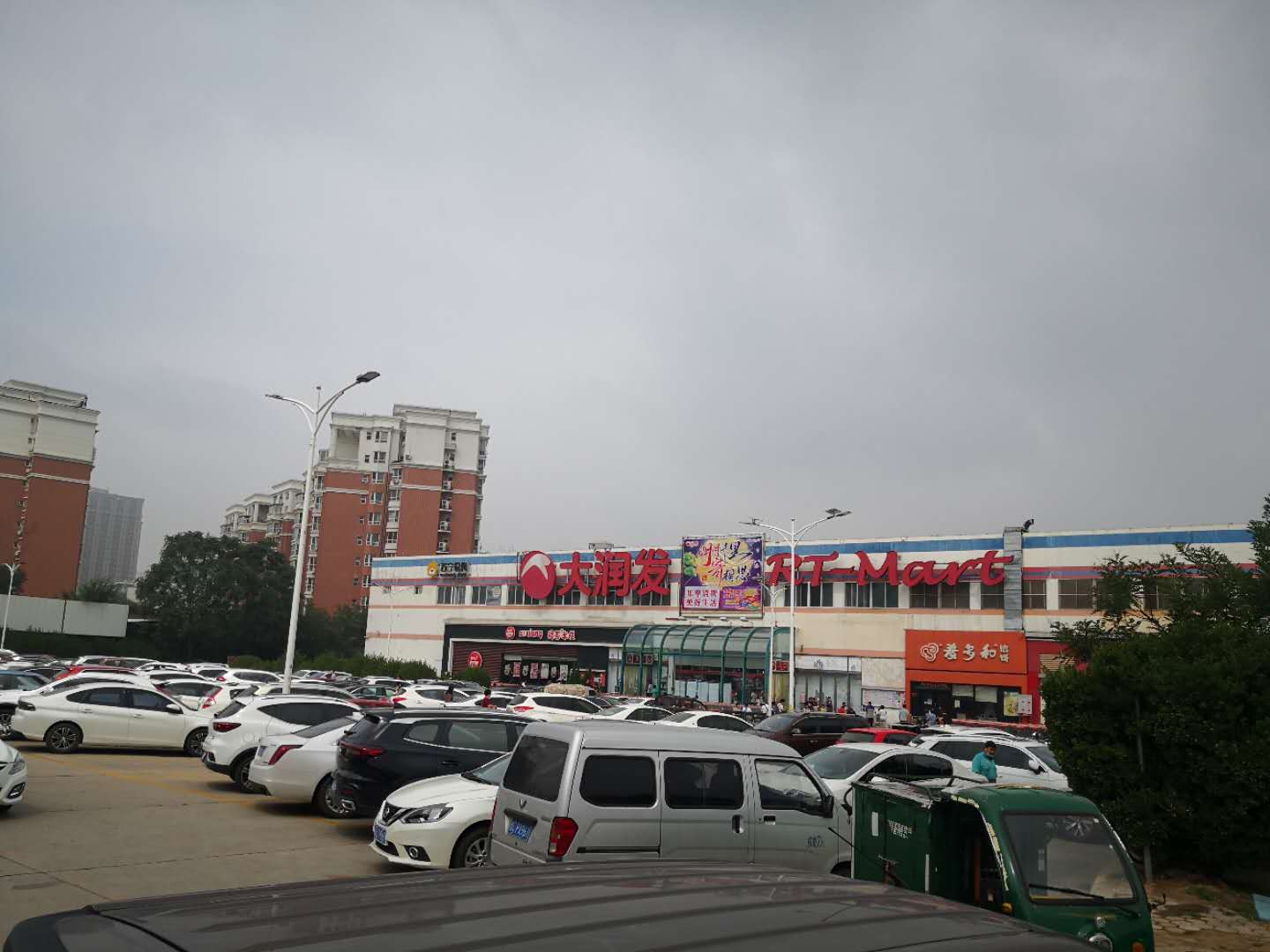 济南大润发超市电话,济南大润发是谁开的