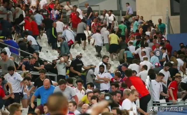 俄罗斯球迷暴打英国球迷的事件,俄罗斯暴揍英国球迷