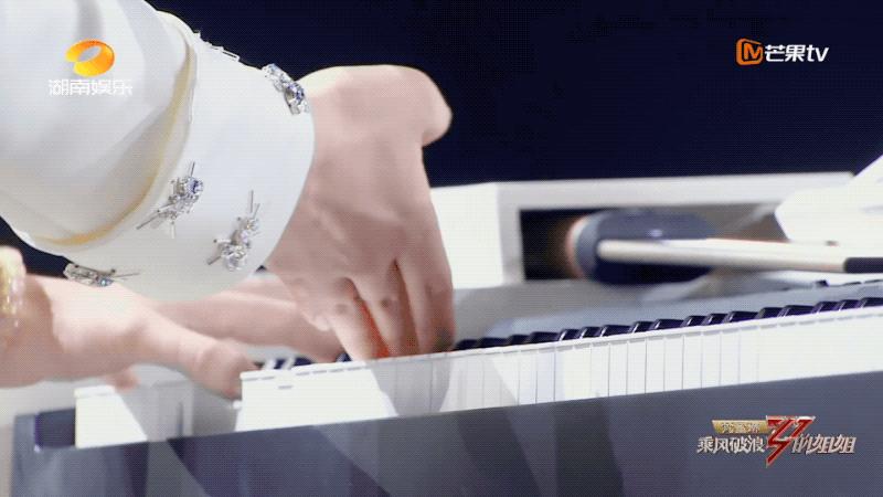 蓝盈莹和张檬对比照,张含韵蓝盈莹合照