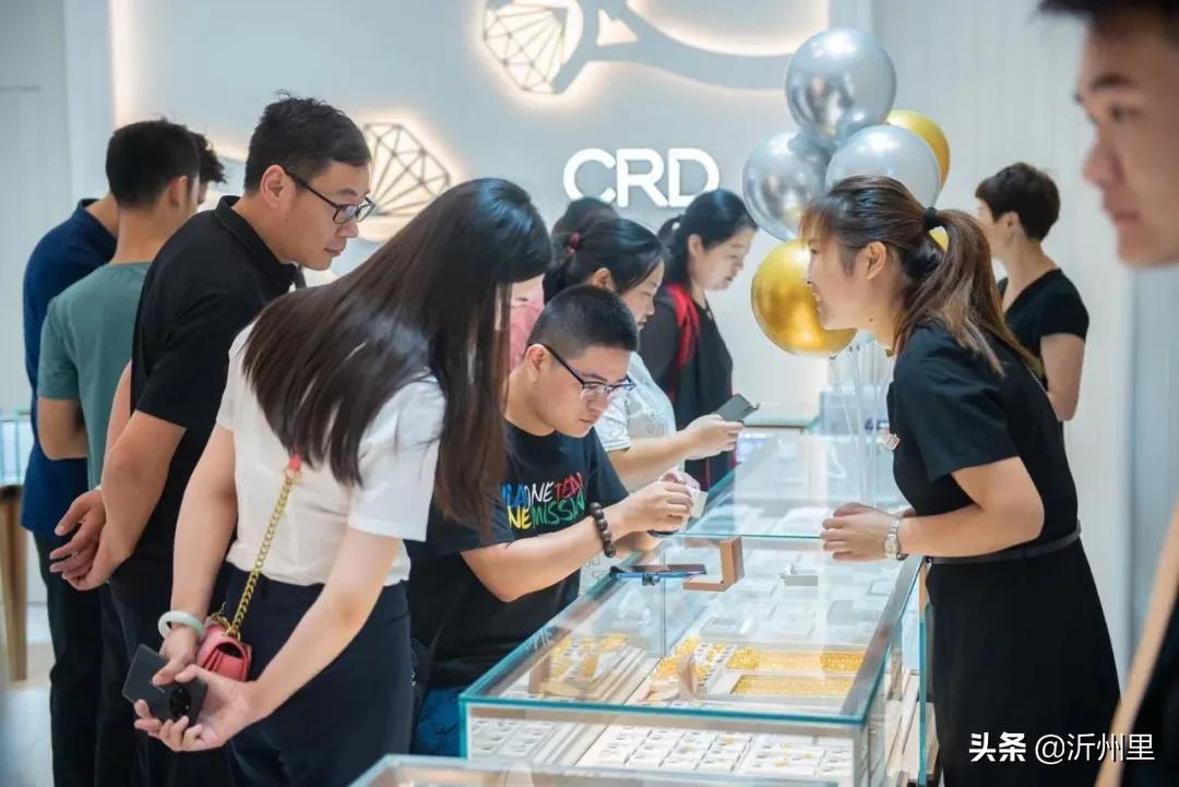 为真爱选对钻克徕帝泰盛广场店盛大绽放定制美妆蛋免费送