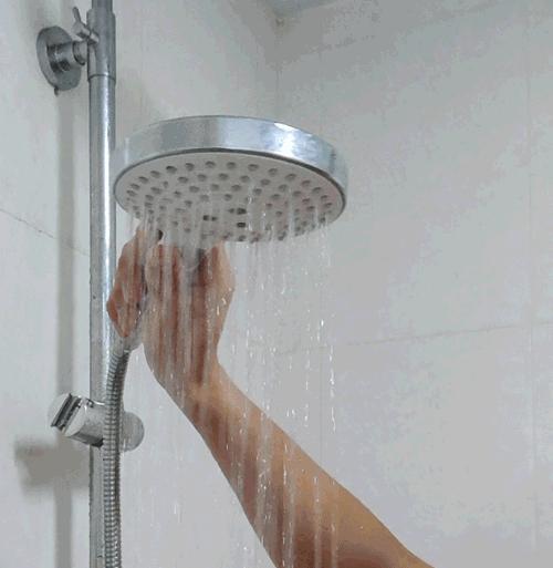 只花100块买的花洒，比依萍借钱那天的雨还大