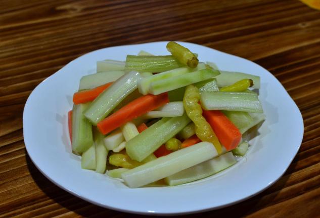腌芹菜酸辣脆,腌芹菜怎么腌好吃又脆又绿