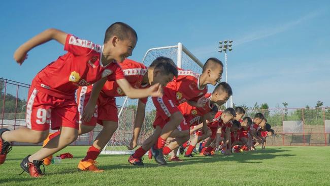 董路评价中国青训基本功,董路李霄鹏李铁