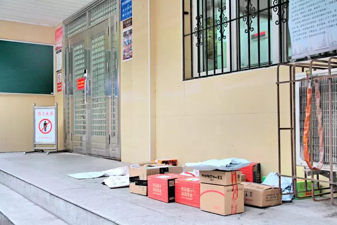 武昌这所低调的大学坐拥一线江景，教学楼窗外就是黄鹤楼