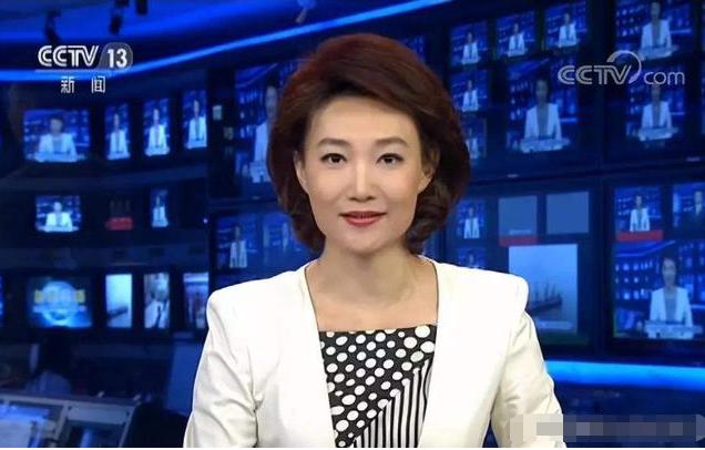 李梓萌口误抢康辉台词视频,央视新闻康辉说李梓萌